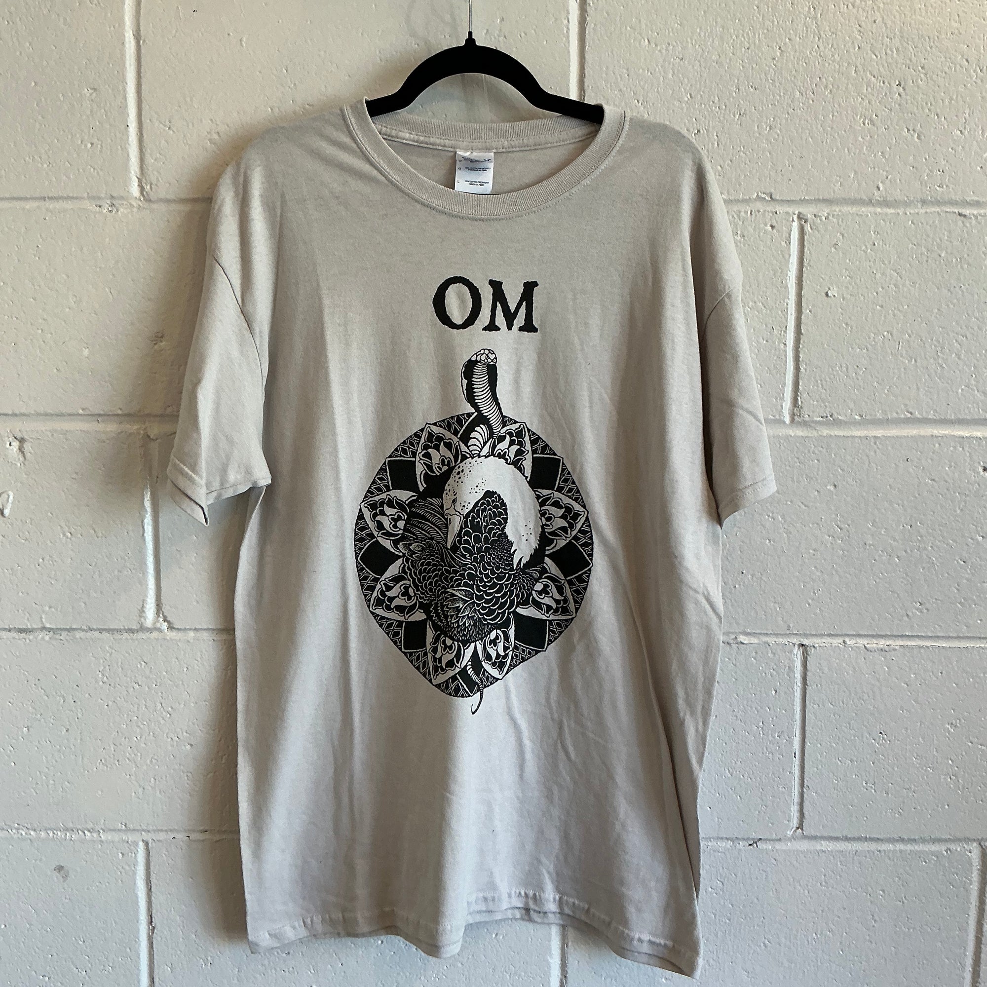 OM Crest : T-Shirt