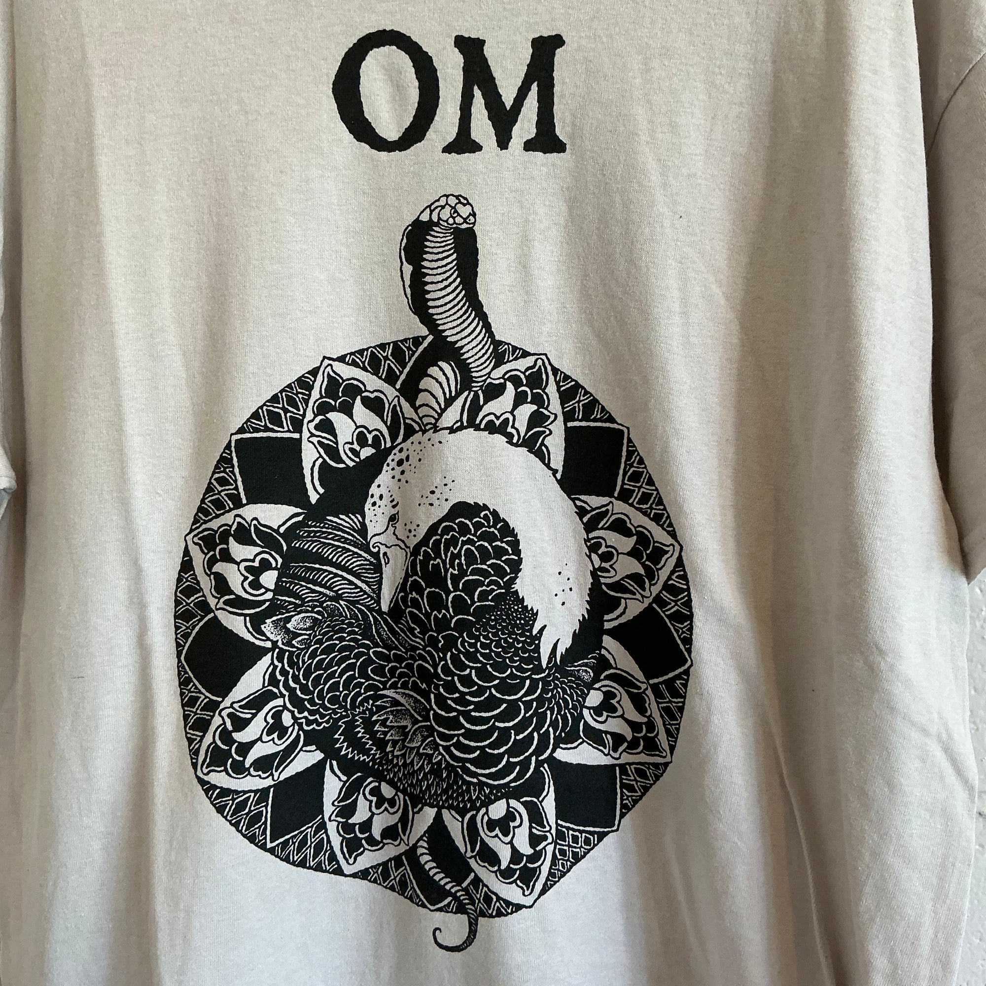 OM Crest : T-Shirt