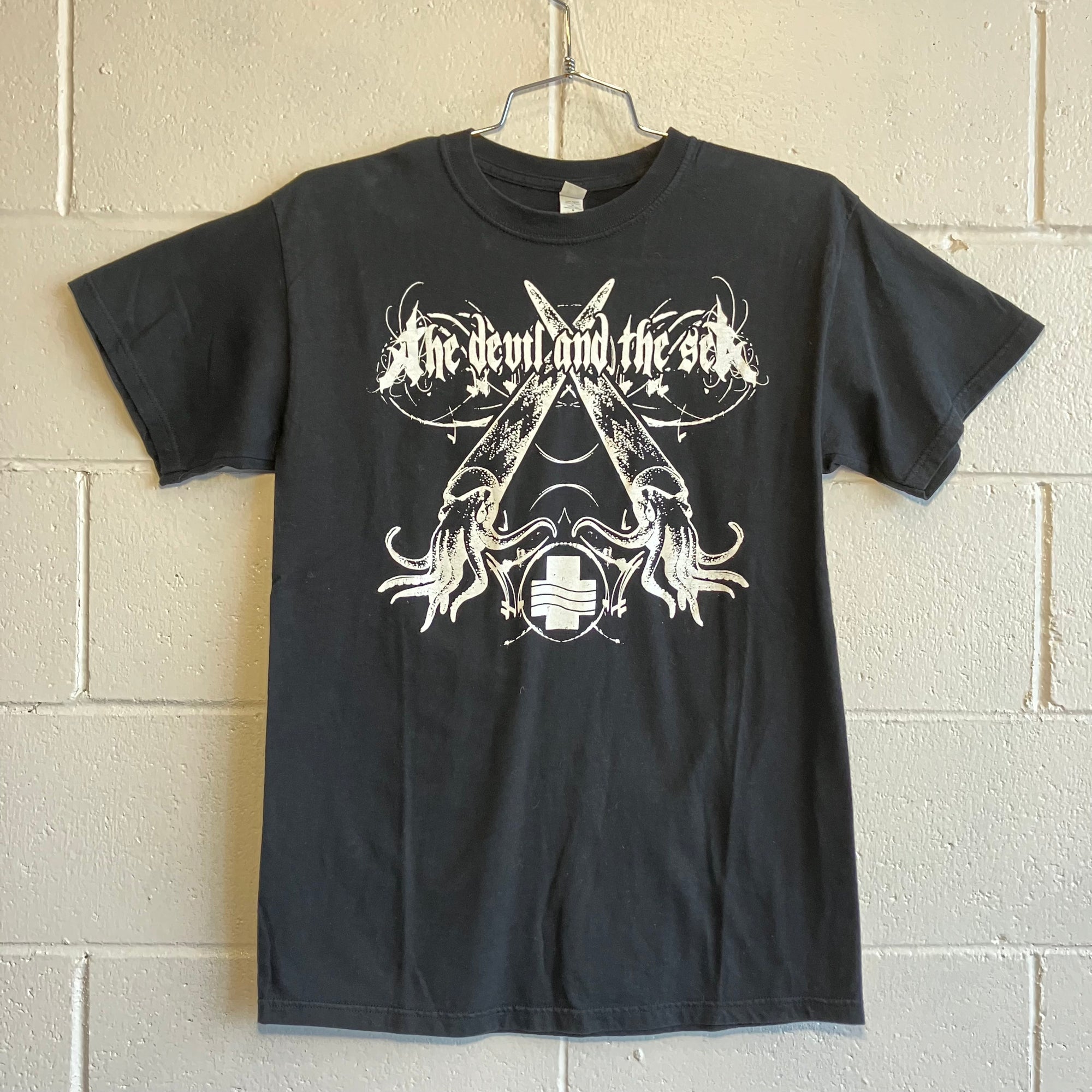 The Devil and the Sea : T-Shirt