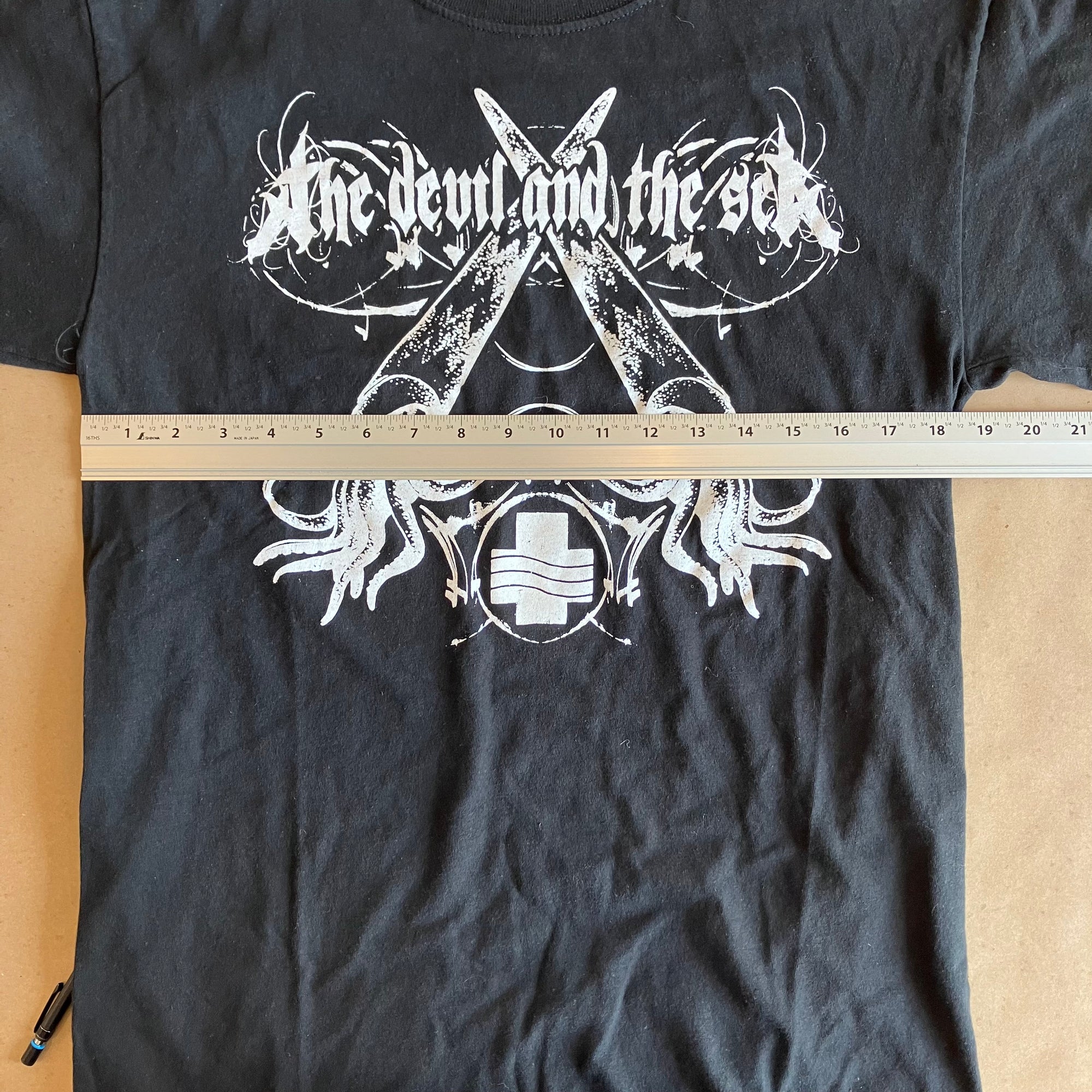 The Devil and the Sea : T-Shirt
